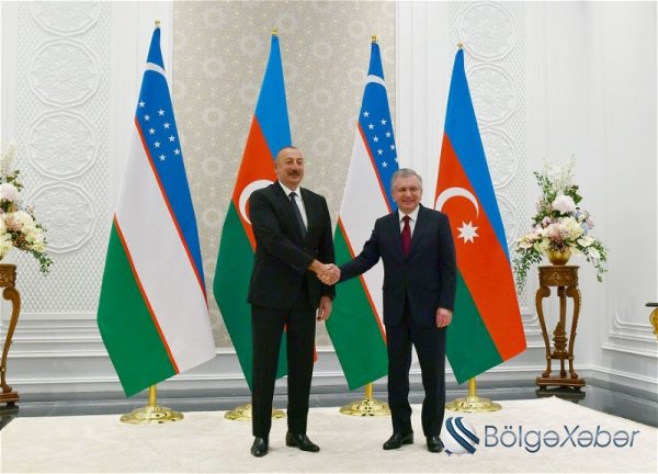 İlham Əliyev Özbəkistan prezidentinə zəng etdi