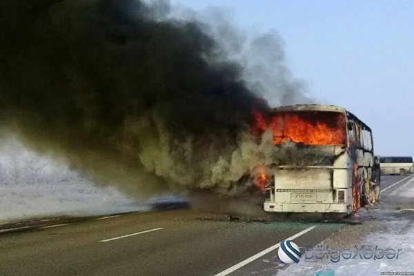 Bakıda sərnişin avtobusu yanıb