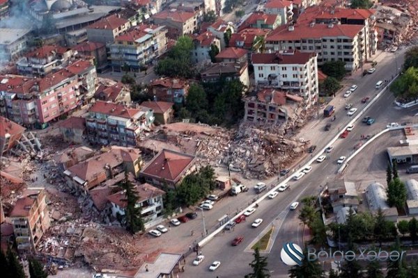 İstanbulda bina çökdü: dağıntılar altında qalanlar var