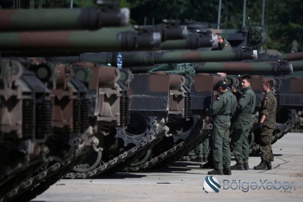 Polşa tarixinin ən böyük hərbi paradını keçirdi
