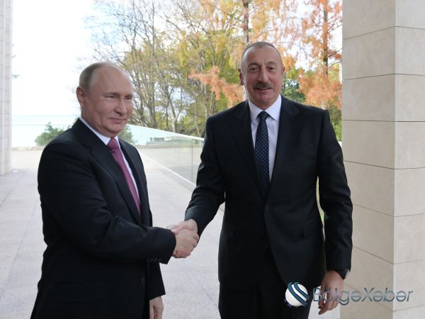 Əliyev və Putin telefonla danışdı