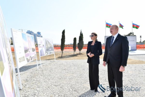 İlham Əliyev və xanımı Zəfər parkında - Foto