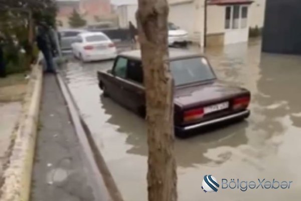 Binəqədidə BİYABIRÇILIQ- Maşınlar su altında qaldı