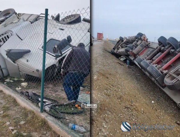 Ödənişli yolda TIR aşıb