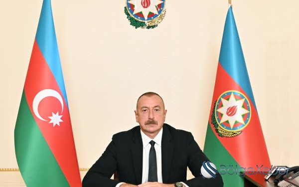 Prezident bir qrup qadını təltif etdi