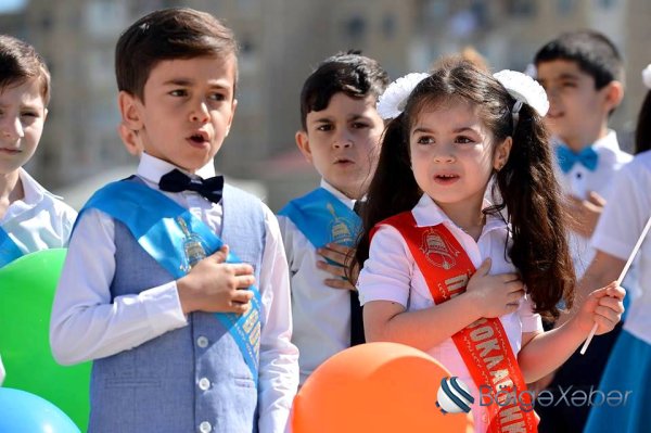 I siniflərə sənəd qəbulu başladı