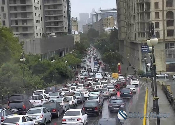 Bakıda bu yollarda hərəkət tam dayandı