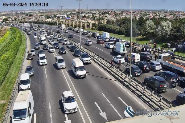 Sabunçuda yol qəzası: Yolda sıxlıq yarandı