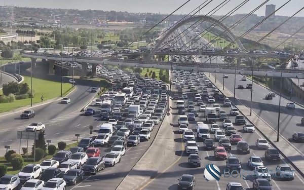 Bakının bəzi yollarında tıxac yaranıb - SİYAHI