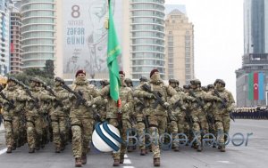 Bakının müxtəlif küçələrində hərbçilərin yürüşü başladı