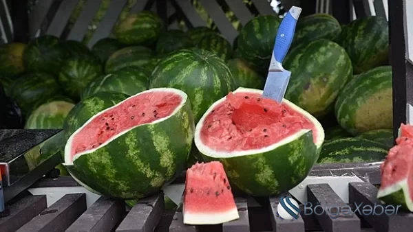 Qarpız tumlarını udmaq olmaz, əks halda...