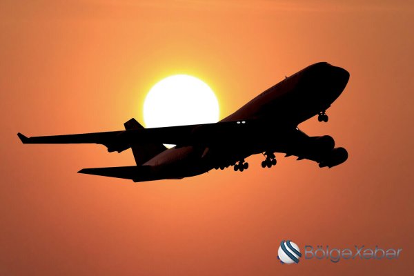 Səmada qorxulu anlar: Moskvadan qalxan təyyarənin motoru dayandı