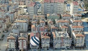 Türkiyədəki zəlzələ binalara ziyan vurdu