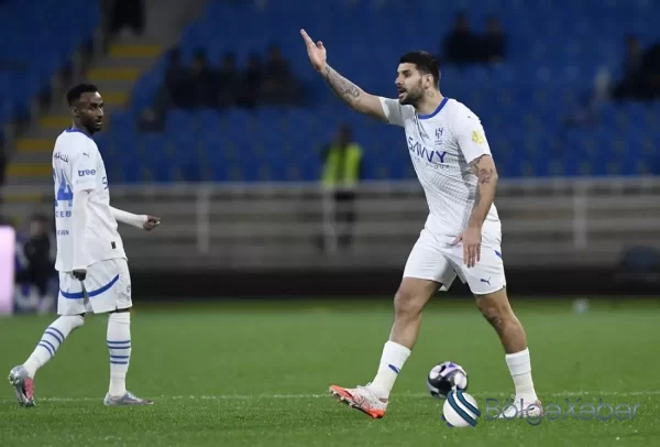 Tanınmış futbolçu xəstəxanaya yerləşdirildi
