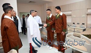 Nazir müalicə olunan hərbiçilərə baş çəkdi