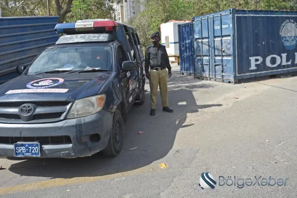 Pakistanda bombalı hücum: 3 polis ölüb, 19 nəfər yaralanıb
