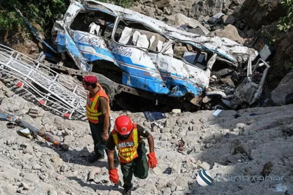 Pakistanda yol qəzasında azı 13 nəfər ölüb, 20 nəfər yaralanıb