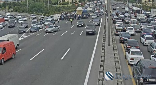 Bakıda qəza tıxaca səbəb oldu