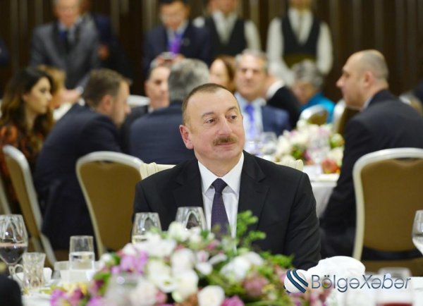 Prezidentin şərəfinə verilən ziyafətin menyusu diqqət çəkdi