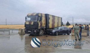 Azərbaycanda BMW hərbi maşına çırpıldı