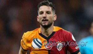 Məşhur futbolçu karyerasını bitirdi