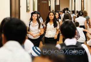 220 şagird qızıl nişanla təltif olundu